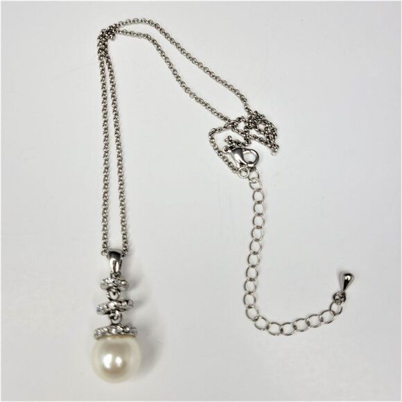 Pearl and Crystal Pendant Necklace - Picture 5 of 7